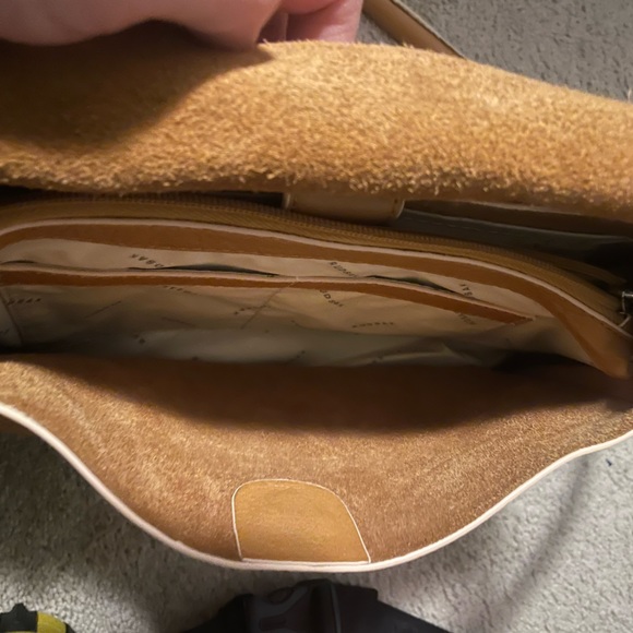 Rudsak saddle bag. Comes with detachable bag that can be used as a makeup bag - Picture 5 of 6